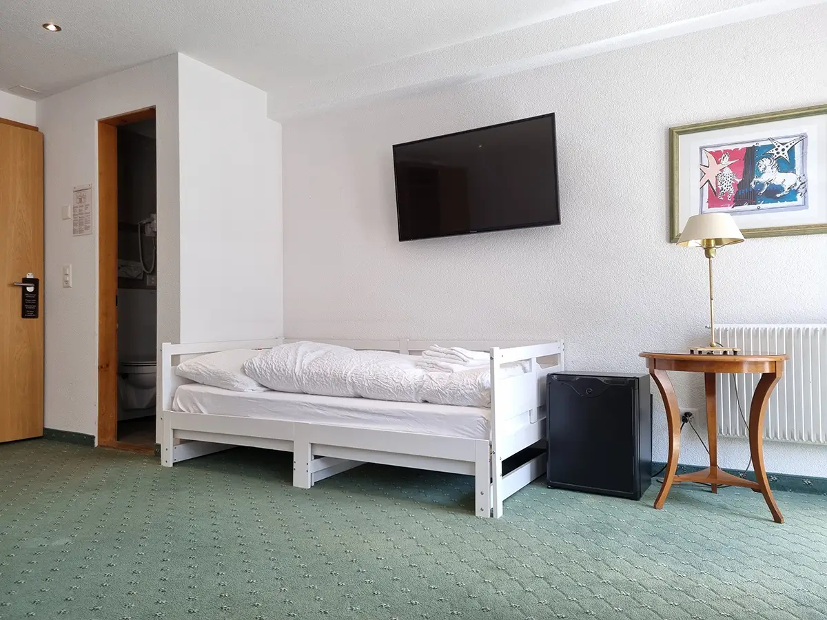 Guesthouse berggeist dreibettzimmer 03