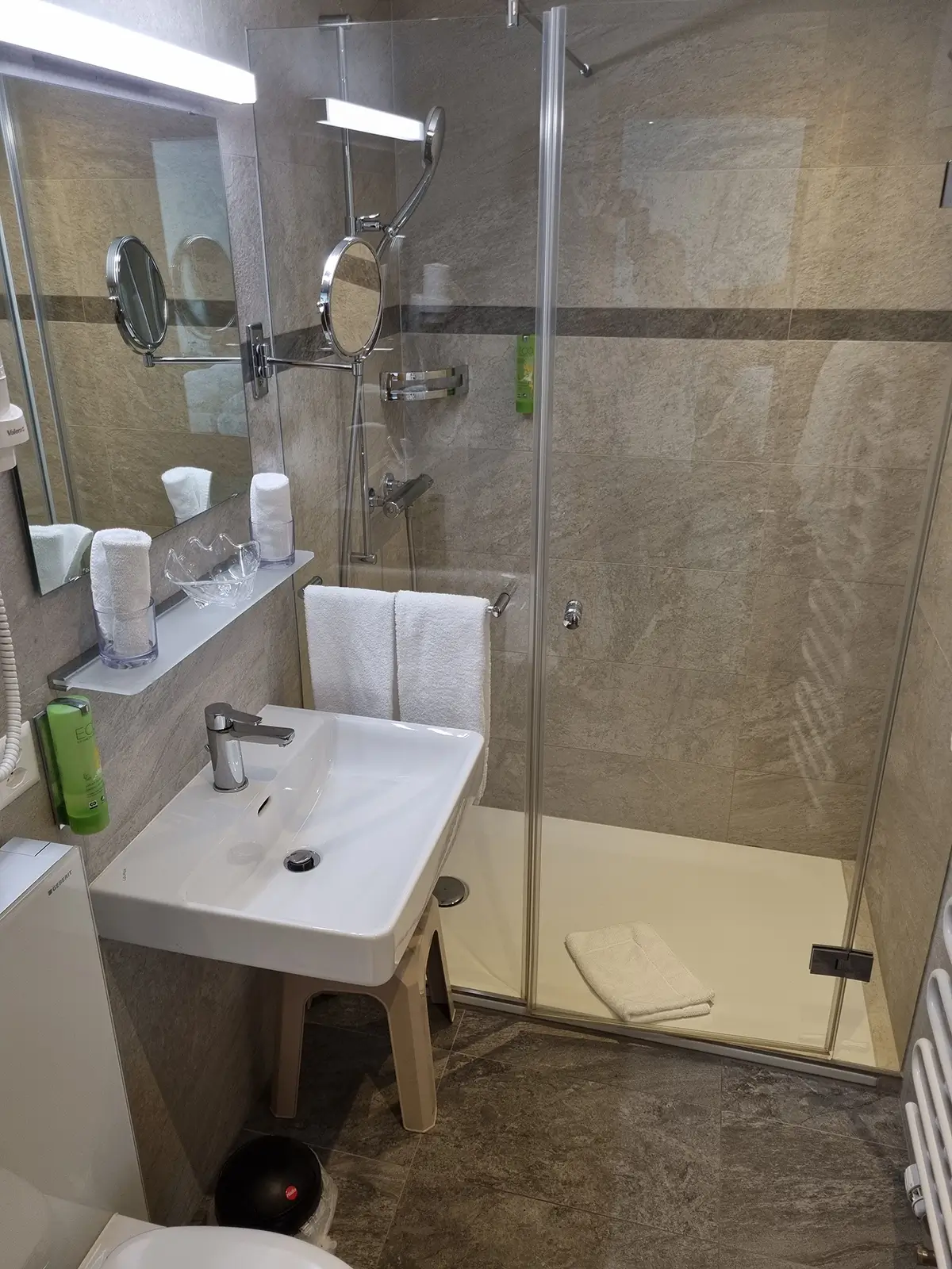 Guesthouse berggeist dreibettzimmer 04